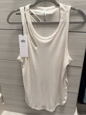NWT Alo Yoga Ribbed Peak Tank Ivory size Small
